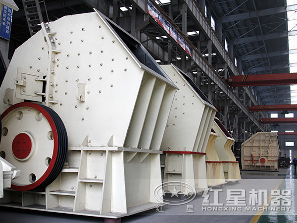錘式破碎機(jī)車(chē)間一角